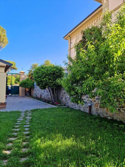 Serra Di Mare Casa Con Giardino Livorno Exteriör bild