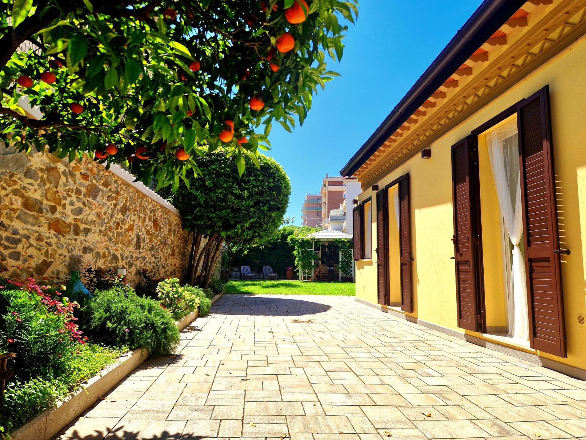 Serra Di Mare Casa Con Giardino Livorno Exteriör bild